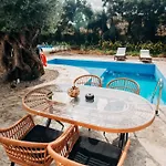 Di Vino Villa Apolpaina