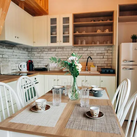 Di Vino Villa Apolpaina